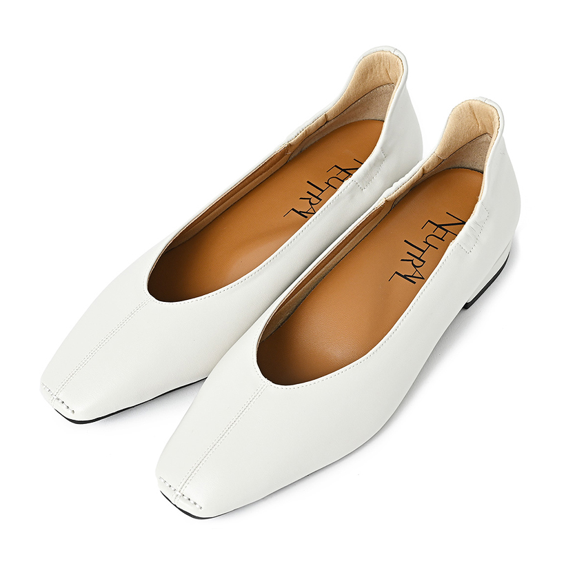 ライトベージュ